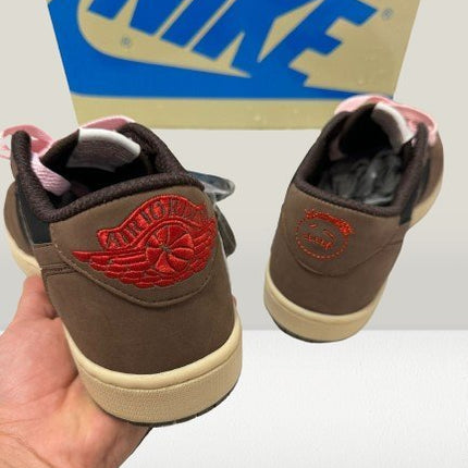 Dunks Low Reverse - Travis [REDUCERE] - ShoeResidenceDunks Low Reverse - Travis [REDUCERE] - ShoeResidenceDunk Reverse Travis, Nike Dunk Reverse Travis, Nike, Dunk, Reverse Travis, Maro, Dunk Maro, Dunk Reverse Travis, Dunk la reducere, Dunk România, Dunk ieftini, Dunk de vânzare, Dunk bărbați, Dunk femei, Dunk damă, Dunk Reverse Travis România, Dunk modele, Dunk drip, Dunk la modă, adidași Dunk, adidași bărbați Dunk, adidași Dunk copii, Dunk Reverse Travis Maro, Nike Dunk Reverse Travis, Dunk R