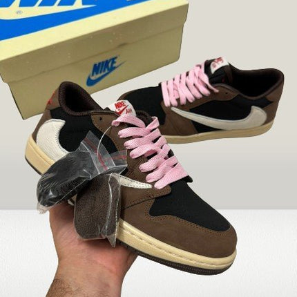 Dunks Low Reverse - Travis [REDUCERE] - ShoeResidenceDunks Low Reverse - Travis [REDUCERE] - ShoeResidenceDunk Reverse Travis, Nike Dunk Reverse Travis, Nike, Dunk, Reverse Travis, Maro, Dunk Maro, Dunk Reverse Travis, Dunk la reducere, Dunk România, Dunk ieftini, Dunk de vânzare, Dunk bărbați, Dunk femei, Dunk damă, Dunk Reverse Travis România, Dunk modele, Dunk drip, Dunk la modă, adidași Dunk, adidași bărbați Dunk, adidași Dunk copii, Dunk Reverse Travis Maro, Nike Dunk Reverse Travis, Dunk R