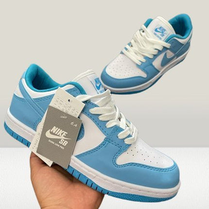 Panda Dunks - Low University - Blue [NOU] - ShoeResidencePanda Dunks - Low University - Blue [NOU] - ShoeResidenceNike Panda Dunks Low Retro University Blue Albastru Replică Romania Blue Reducere Nou Adidasi Sneakeri Teniși Pantofi Sport Original Autentic Calitate Premium Piele Sintetic Colecție Exclusivă Ediție Limitată Stil Urban Streetwear Fashion Trend Fashion Trendsetter Modă Cumpărare Online Livrare Rapidă Promoție Ofertă Disponibilitate Stoc Magazin Online Comandă Rapidă Trendsetter Chic 