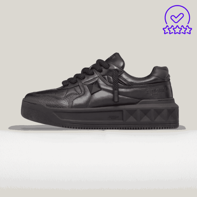 Valentino Gravanni Black [40%OFF - New] - ShoeResidenceValentino Gravanni Black [40%OFF - New]Sneaker37acces VIP pantofi negri Valentino Devaadidași negri accesibili inspirati Valentinoadidași negri cu cusături contrastante1