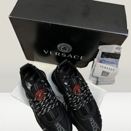 Versace Chain Reaction NEGRU [FULL - BOX] - ShoeResidenceVersace Chain Reaction NEGRU, Versace ADIDASI, Versace Pantof, Versace PANTOFI, Unisex, Adulti, Barbati, Dama, Copii, adidasi versace, adidasi versace chain reacton negru, adidasi versace barbati, versace romania, PANTOF VERSACE, PANTOFI VERSACE, PANTOFI VERSACE NEGRU, SNEAKER VERSACE, VERSACE CHAIN REACTION BLACK, VERSACE CHAIN REACTION PANTOF, VERSACE NEGRU, ADIDASI VERSACE NEGRU, ADIDASI VERSACE IEFTINIVersace36