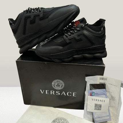 Versace Chain Reaction NEGRU [FULL - BOX] - ShoeResidenceVersace Chain Reaction NEGRU, Versace ADIDASI, Versace Pantof, Versace PANTOFI, Unisex, Adulti, Barbati, Dama, Copii, adidasi versace, adidasi versace chain reacton negru, adidasi versace barbati, versace romania, PANTOF VERSACE, PANTOFI VERSACE, PANTOFI VERSACE NEGRU, SNEAKER VERSACE, VERSACE CHAIN REACTION BLACK, VERSACE CHAIN REACTION PANTOF, VERSACE NEGRU, ADIDASI VERSACE NEGRU, ADIDASI VERSACE IEFTINIVersace36
